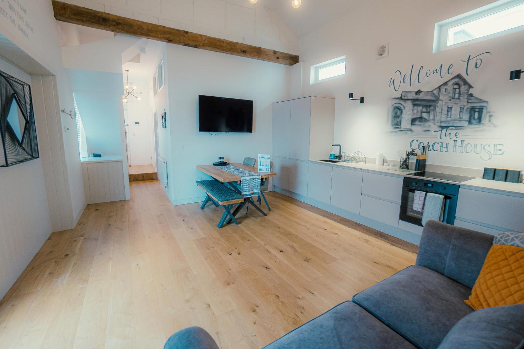 Executive Coach House On The 2 Free Parking Spaces Hébergement de vacances