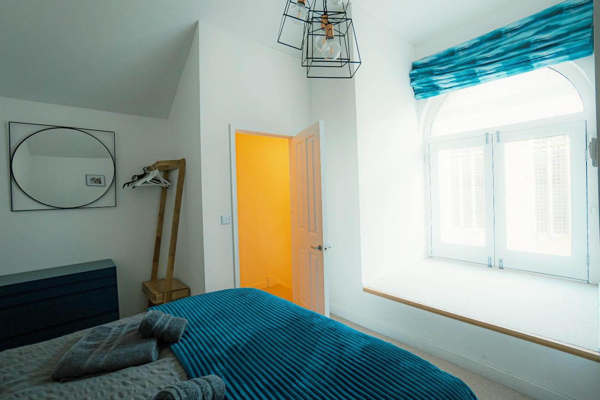 Executive Coach House On The 2 Free Parking Spaces Hébergement de vacances *